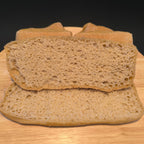 Nahaufnahme des glutenfreien broat® Ciabatta mit grobporiger Krume und knuspriger Kruste