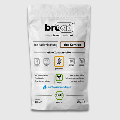 Verpackung der glutenfreien Bio-Backmischung broat Sorte das Kernige. Aufdruck: ohne Zusatzstoffe, vegan, Proteinquelle und Beta-Glucan-Lieferant. Frei von Milch, Ei, Nüssen und Soja