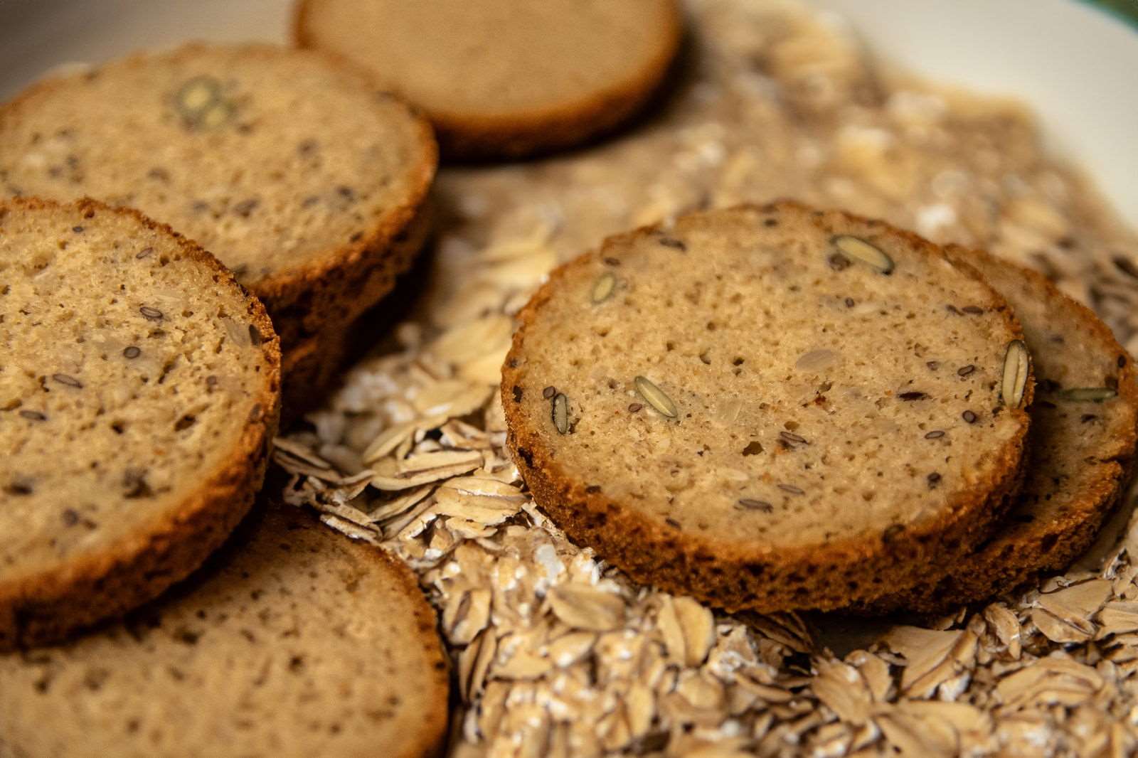 Glutenfreie Bio Backmischung Broat® – perfekt für Brot im Weckglas gebacken, ohne Zusatzstoffe, ballaststoffreich, zuckerarm und ideal für Single-Haushalte. Abgebildet als Endprodukt