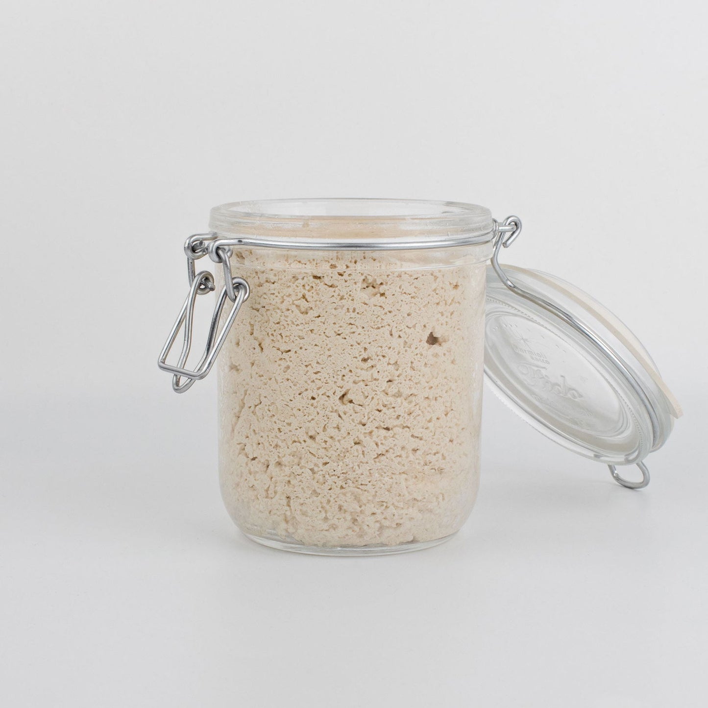 Glutenfreie Bio Backmischung Broat® – perfekt für Brot im Weckglas gebacken, ohne Zusatzstoffe, ballaststoffreich, zuckerarm und ideal für Single-Haushalte. Abgebildet als glutenfreie Teig im Glas - das Feine