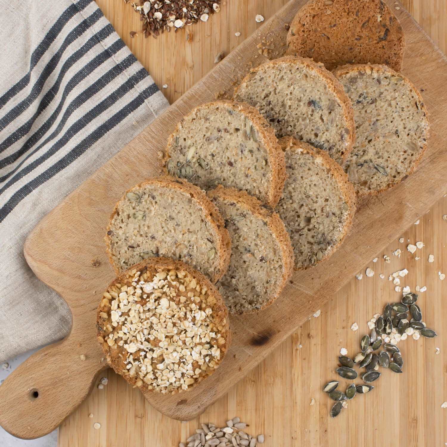 Glutenfreie Bio Backmischung Broat® – perfekt für Brot im Weckglas gebacken, ohne Zusatzstoffe, ballaststoffreich, zuckerarm und ideal für Single-Haushalte. Abgebildet als Endprodukt - das Kernige